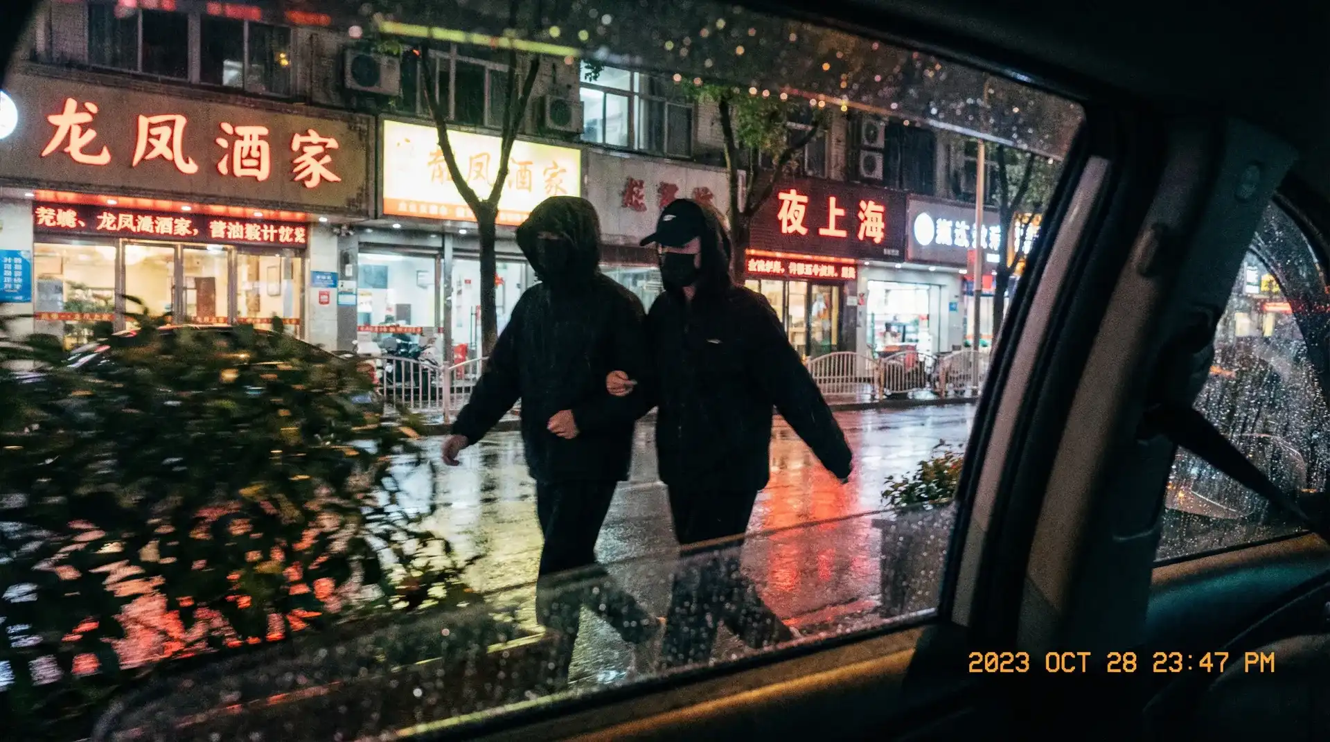 彩富体育平台 - 顶流明星深夜密会现场抓拍照片